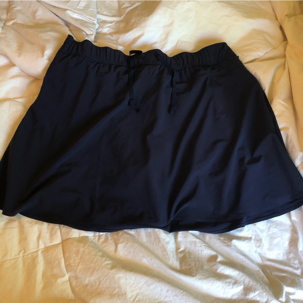Navy Talbots Skort / Skirt with shorts NWOT